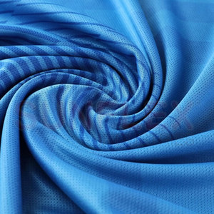 เสื้อฟุตบอลแขนสั้นคุณภาพสูง สีสันตามสั่ง ระบายอากาศได้ดี น้ำหนักเบา พร้อมบริการสกรีนโลโก้ตามแบบ OEM สำหรับผู้ใหญ่ทุกเพศ - Product Image 6