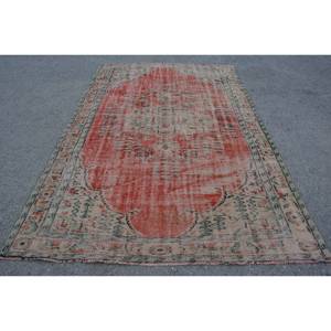Alfombra turca vintage de 5,8x9,2 pies, área grande de lana rojo y beige con diseño de retazos para pasillo o dormitorio con respaldo de látex - Product Image 1