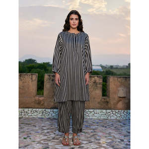 Vestido Kurta Berber Elegante a Rayas, Largo hasta el Suelo, para Mujer, con Cierre y Detalles de Diamantes - Product Image 1