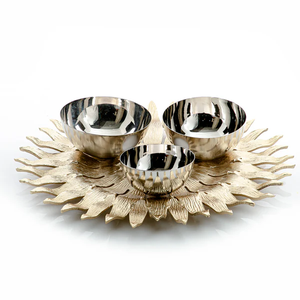 Plateau en métal fait main pour la décoration de l'Aïd et la décoration intérieure arabe Plateau en métal fini or - Product Image 1