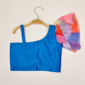 Conjunto de Lehenga Choli Azul de Diseñador para Niñas de Shoryam Fashion, Blusa con Volantes de Un Solo Hombro, Falda Estampada Multicolor Vibrante para Fiesta - Product Image 3