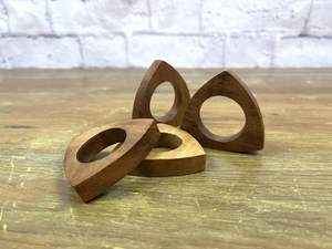 Élégant rond de serviette en bois avec motifs floraux fabriqués à la main pour la décoration de table à manger vintage et les restaurants haut de gamme - Product Image 4