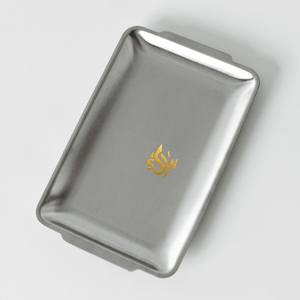 Plateau de service alimentaire en métal avec bords incurvés Plateau en acier inoxydable de conception standard pour la maison et le restaurant Couleur argentée de qualité supérieure - Product Image 5