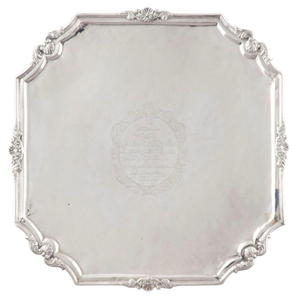 Assiettes de présentation en métal vintage à motif floral en relief pour mariages, fêtes et événements – Vaisselle robuste en gros pour la mise en place de table - Product Image 4