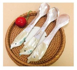 Cuillère en nacre pour les restaurants de luxe et les restaurants fins Cuillère en perles naturelles faite à la main Fournisseur de qualité à l'exportation en gros - Product Image 1