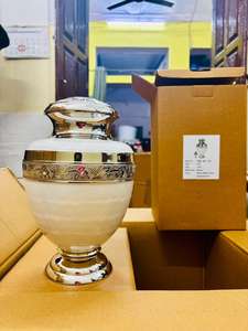 Urna Funeraria de Latón Estilo Americano con Incrustaciones de Nácar, Pulido Dorado, Diseño Personalizable, Capacidad de 220 Pulgadas Cúbicas para Cenizas Humanas - Product Image 4