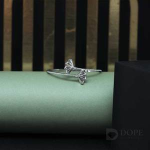 Bracelet rigide en diamant de laboratoire pour dames Or massif 14kt Design exclusif Plaqué argent Certifié IGI 1.25CT Tendance pour les fêtes - Product Image 4