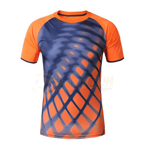เสื้อยืดแขนสั้นสำหรับผู้ชายพิมพ์โลโก้แบบสีพื้นสไตล์สปอร์ต - Product Image 1