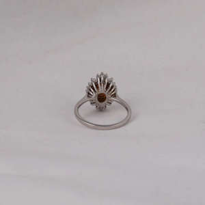 Bague de fiançailles en or blanc massif 18 carats avec diamant de laboratoire taillé en baguette conique, diamant certifié, cadeau de fiançailles - Product Image 3