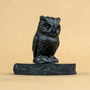 Figura de shungita: Pequeño búho - Product Image 1
