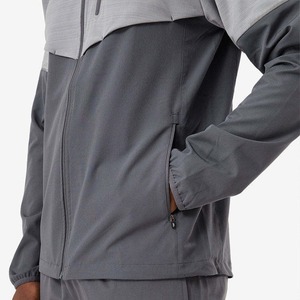 Chaqueta cortavientos para correr con capucha y cremallera completa transpirable de 4 vías con logotipo reflectante personalizado, chándal impermeable para hombre - Product Image 5