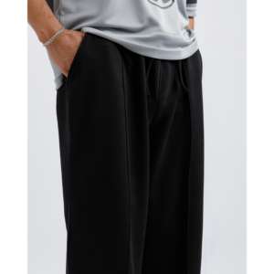 Pantalones plisados negros esenciales con corte holgado - Product Image 2