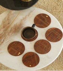 Posavasos de madera con forma de flor y grabados de medusas. Disponible a precios de mayoreo. - Product Image 2