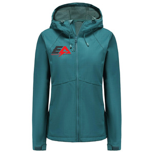 Vente en gros d'usine de veste softshell légère d'extérieur pour femmes personnalisée manteau d'hiver coupe-vent classique respirant et résistant à l'eau - Product Image 1