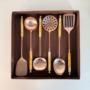 Juego de Utensilios de Cocina de Acero Inoxidable con Mango de Resina, Juego de 6 Cucharas para Servir, Utensilios de Cocina de Metal Grandes - Product Image 6