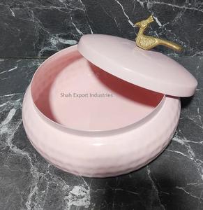 Bol à bougie rond en métal martelé avec couvercle fini rose pour la maison et la décoration de table de Noël - Product Image 1