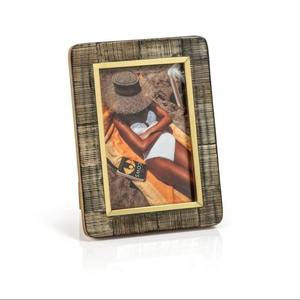 Cadre photo artisanal en corne avec texture vintage et caractère pour thèmes de décoration rustique chic ou ferme - Product Image 5