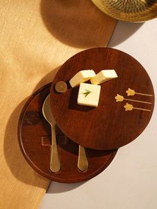 Juego de Tabla de Quesos Redonda de Madera de Lujo, Plato de Servir de Madera Maciza Hecho a Mano con Cuchillo - Product Image 5