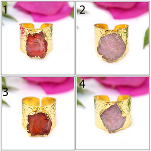 Real hecho a mano moda Natural crudo cuarzo rosa piedra preciosa forma Irregular 22K oro galvanizado anillo joyería para mujeres al por mayor - Product Image 3