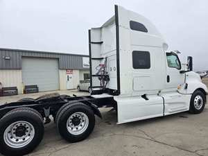 Camión Tractor Diésel de Servicio Pesado 6x4 con Cabina Dormitorio, Listo para Exportación, para Transporte de Carga en Carretera a Larga Distancia - Product Image 2