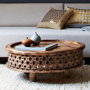 Mesa de Centro de Madera Creada para Hogares Elegantes que Muestra Artesanía Experta, Tonos de Madera Natural y Diseño Funcional - Product Image 2