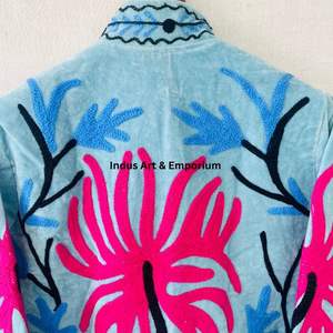 Veste en coton Suzani faite à la main en Inde, veste courte brodée à la main, veste unisexe, veste courte Suzani faite à la main - Product Image 3