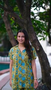 Conjunto de Pijama Elegante Estampado de Camisa y Pantalón de Algodón para Mujer y Niña - Product Image 4