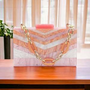 Embrayage en résine classique fabriqué à la main Design d'amour vintage élégant et écologique personnalisé pour elle cadeau de mode unique Saint Valentin - Product Image 3