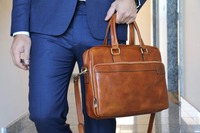 Mallette marron en cuir véritable pour homme avec ordinateur portable Accessoire élégant en cuir véritable