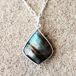 Pendentif en forme de larme de losange labradorite bleue à facettes naturelles en argent sterling 925 - Product Image 1