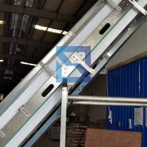 Riem aangedreven hellende bakkenband voor efficiënt transport van fruit en groenten - Product Image 5