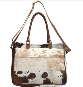 Pochette décontractée en cuir de vache-idéal pour un style de vie en déplacement - Product Image 5