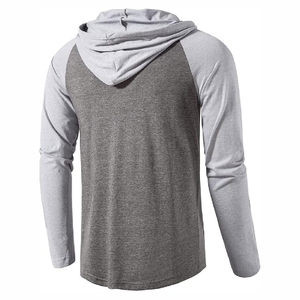 Vert émeraude, blanc et anthracite. Un haut vert vibrant avec un centre blanc épuré et un gris foncé. - Product Image 2