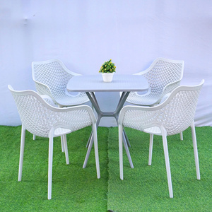 Combo de Silla de Plástico Blanca TM06 y Mesa de Plástico Gris MN04: Una Forma Sencilla de Combinar Durabilidad y Modernidad - Product Image 1