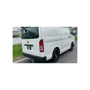 Toyota Hiace fourgonnette d'occasion offerte avec un moteur puissant et un aménagement de cabine confortable - Product Image 6