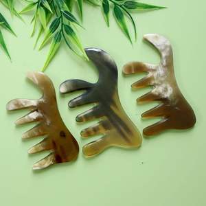 COLORES NATURALES CUERNO BUFFALO PEINES AL POR MAYOR Peines de cuerno antiestáticos naturales para regalos de vacaciones por artesanía de media luna - Product Image 1