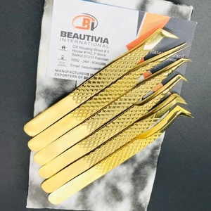 Pinzas de pestañas chapadas en oro de 24K Pinzas de extensión de pestañas de acero sostenible personalizadas con logotipo privado Herramienta de belleza OEM - Product Image 2
