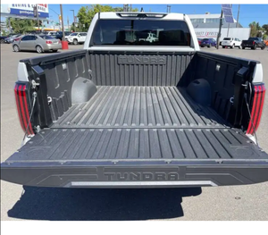 Véhicule Toyota Tundra 2024 en parfait état - Product Image 4