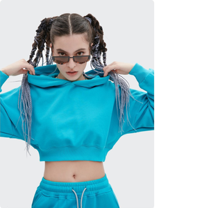 Vente en gros OEM Ensemble haut court à capuche et short de jogging pour femmes-Tailles et tissus écologiques personnalisables - Product Image 4