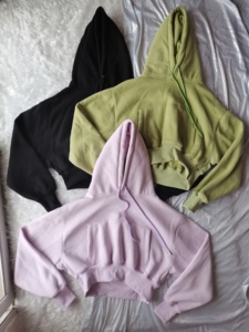 Sudaderas con capucha holgadas de lana para mujer 2025, Jersey recortado de dos tonos, ropa de calle básica informal, Tops cortos cálidos para Otoño e Invierno - Product Image 6