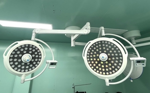 <span class=keywords><strong>Lampe</strong></span> chirurgicale LED à double tête LK/LED-700/500, 160 000 Lux, sans ombre, pour éclairage hospitalier et équipement médical de profondeur - Product Image 2