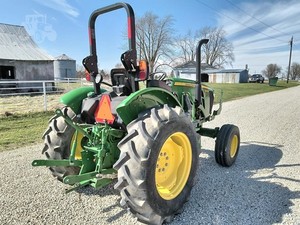 2023 JOHNN DEERE 5050E 4WD/2WD Tractor de ruedas Mini Tractor de césped con bomba de motor 160HP y componentes de caja de cambios - Product Image 5