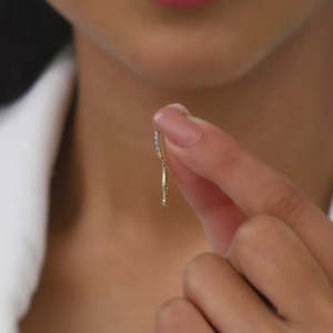Hermosos Pendientes Heer de Diamantes Cultivados en Laboratorio de GIVA en Forma de Hoja de Iris Dorada para Mujeres Elegantes, Colección de Joyería - Product Image 1