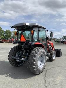 Tracteur compact Massey Ferguson 1835M 2023, 36,2 CV, 4 roues motrices, composants du moteur principal, pompe, engrenage, moteur pour les tâches difficiles au quotidien - Product Image 6