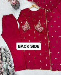 Salwar Kameez indien traditionnel semi-couture en soie romaine lourde, broderie et sequins, pour les fêtes - Collection Glow Shine - Product Image 4