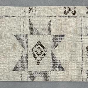 Tapis turc vintage 2,1 x 3,2 pieds, petit tapis, tapis en laine blanc gris à pois - Product Image 3