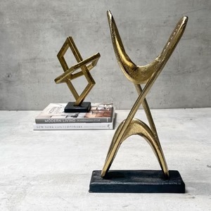 Sculpture de table décorative de pièce maîtresse de conception d'or unique pour la décoration de luxe d'accent d'affichage de cadeau de mariage d'événement de bureau à la maison - Product Image 4