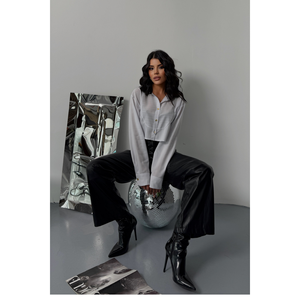 Chemisier élégant blanc pour femme avec col blanc et détail d'étiquette - Product Image 6