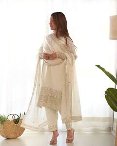 Costume trois pièces élégant pour femme brodé Long Kurta avec pantalon Palazzo et Dupatta Idéal pour les festivals, le bureau et les vêtements quotidiens - Product Image 6