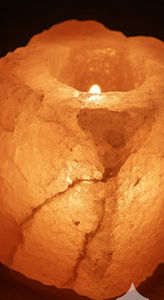 Lampe de sel de l'Himalaya artisanale SUAZ de qualité supérieure, porte-bougie chauffe-plat, cristal naturel durable, décoration d'intérieur, ambiance relaxante, éclairage - Product Image 4